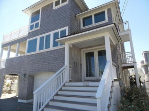 Luxury Home With Elevator And Amenities Galore